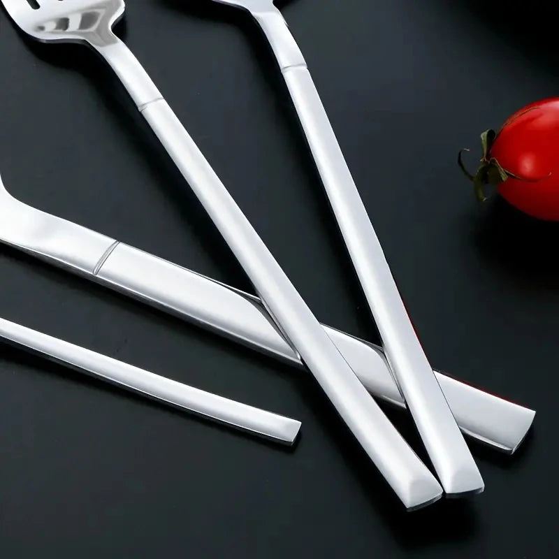 Silver Elegance β Exquisite Stainless Steel Cutlery Set for Gourmet Dining