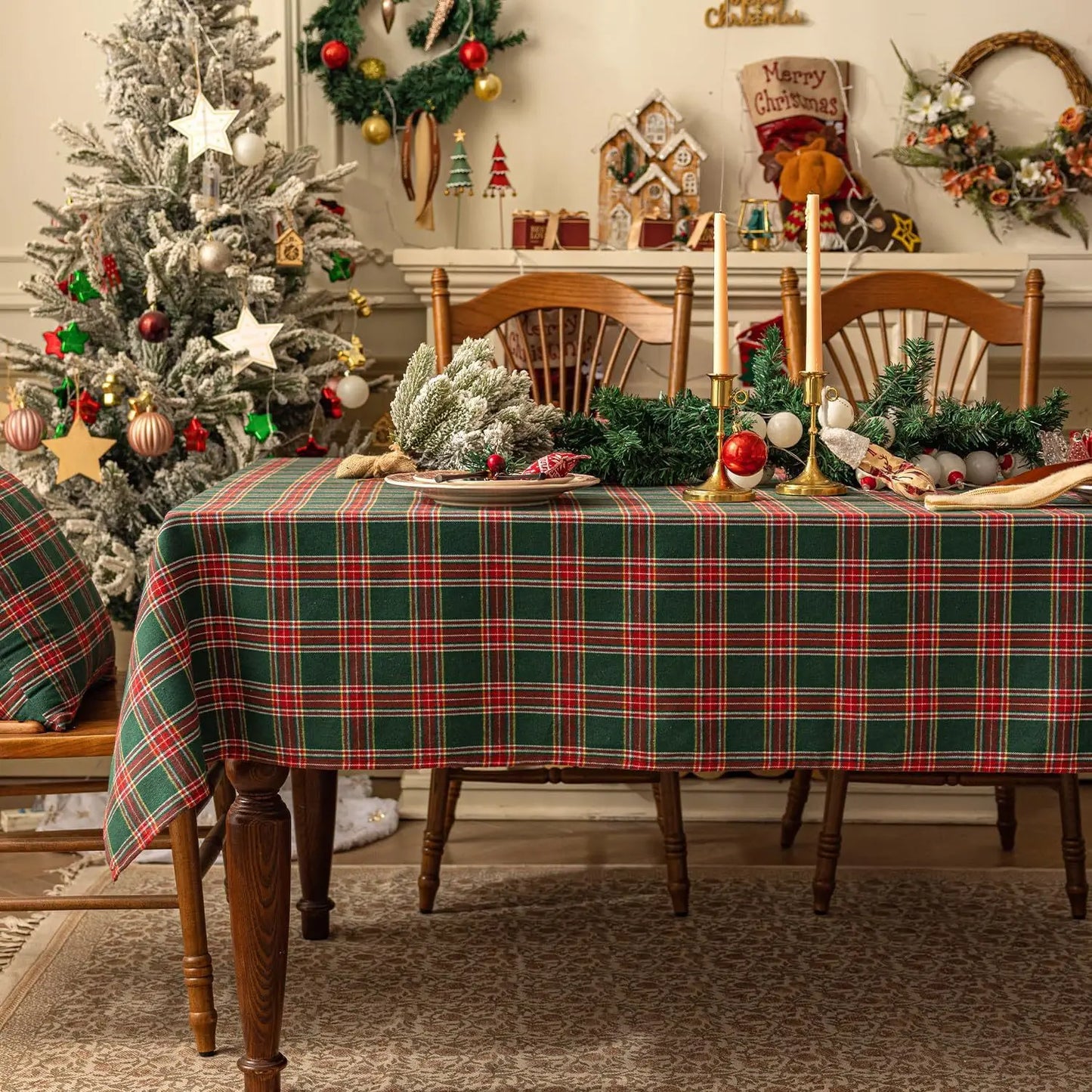 Festive Check – Christmas Themed Tablecloth for Joyous Gatherings